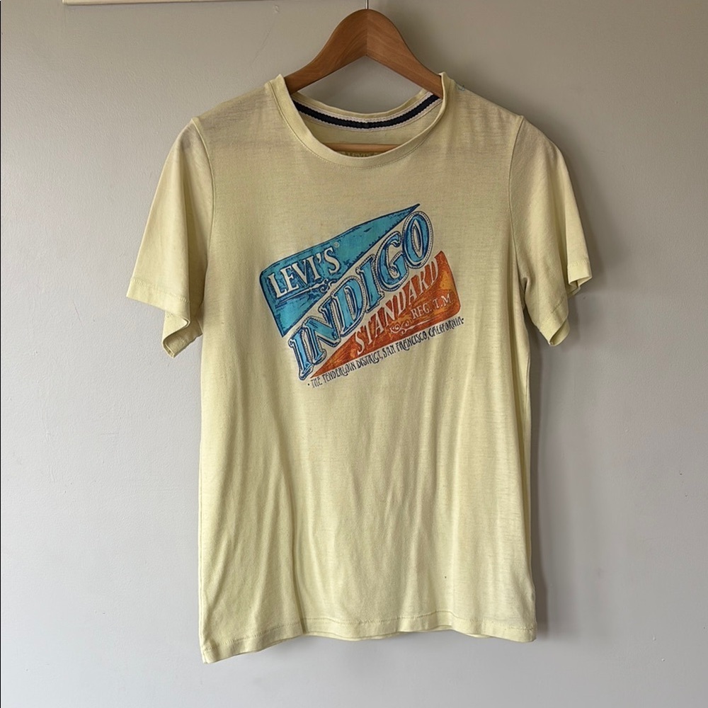 Levi's Cream Graphic T-Shirt San Francisco California